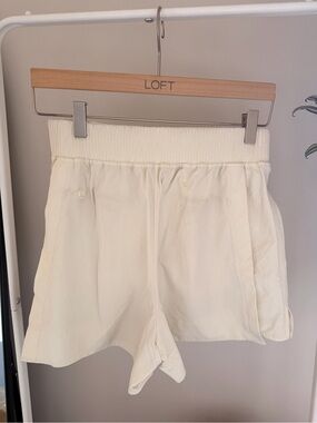 Lululemon Relaxed-Fit Cream 4” Athletic Shorts High Waist with Ribbed Waistband